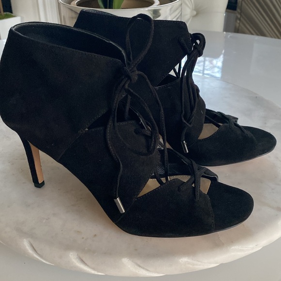 😍NWOT VIA SPIGA  ‘Vibe’ Black Suede Lace Up Booties - 8.5 - Picture 1 of 8